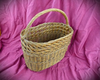 Cesto da mercato francese in vimini degli anni '60, un design classico, tradizionale francese, fatto a mano.