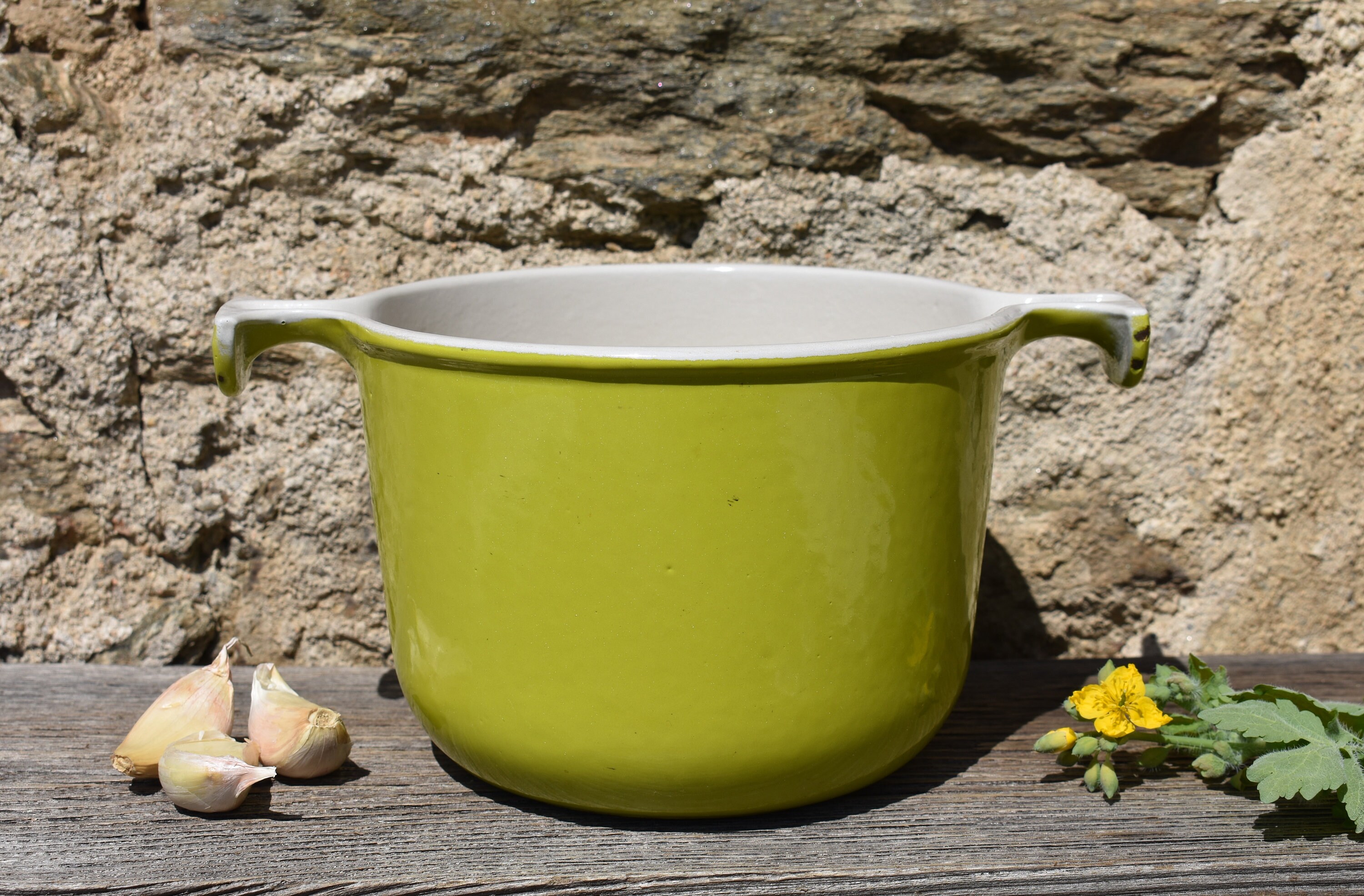 caquelon à fondue vintage le creuset, conçu par enzo mari, caquelon en fonte vert lime, classique creuset