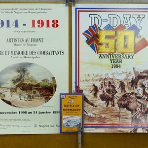 LIVRAISON GRATUITE. Affiches publicitaires françaises et carte de la bataille de Normandie, affiche du 50e anniversaire du jour J, affiche d'exposition d'oeuvres d'art de la Première Guerre mondiale.