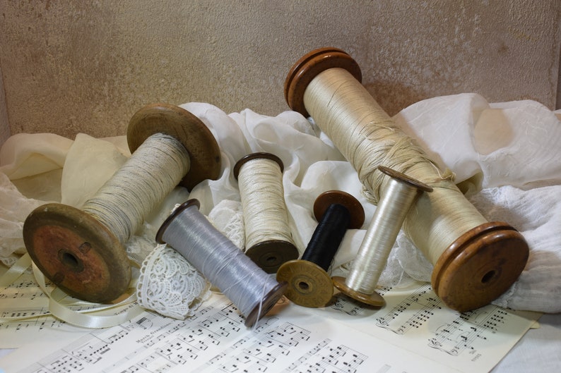 Mixture of Wood /& Early Plastic Decorative Bobbins or Spools French Haberdashery Collection Large French Vintage Wood Bobbins with Thread