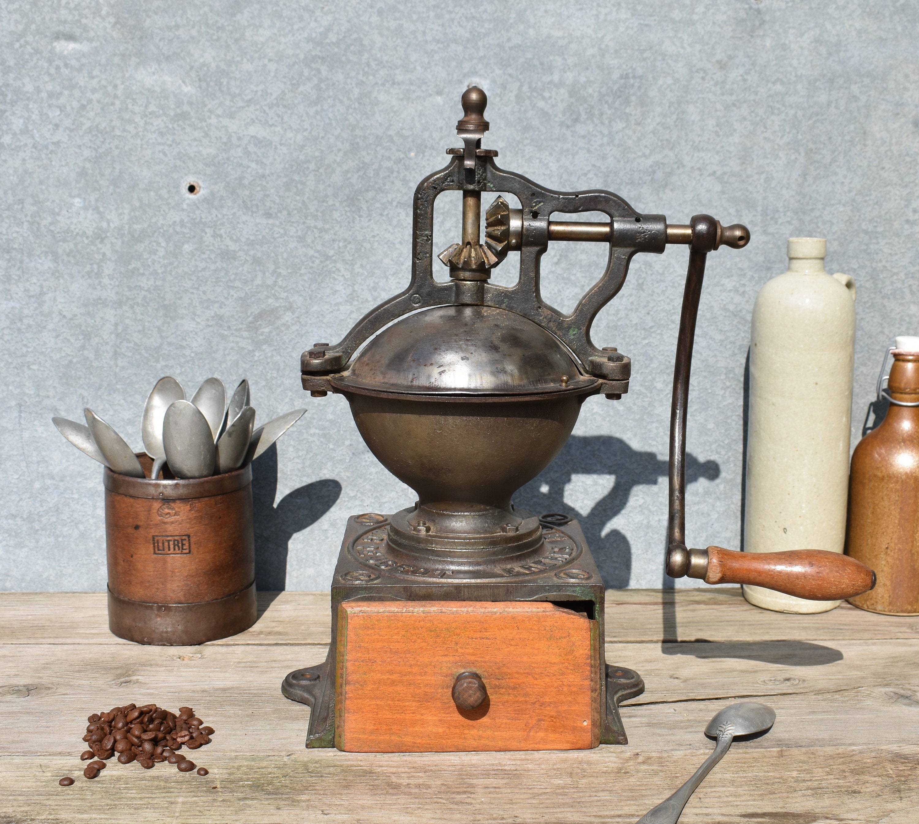 Ancien Français Énorme Moulin à Café Peugeot Freres, Beau en Fonte et Bois d'aspect Industriel, Ex R