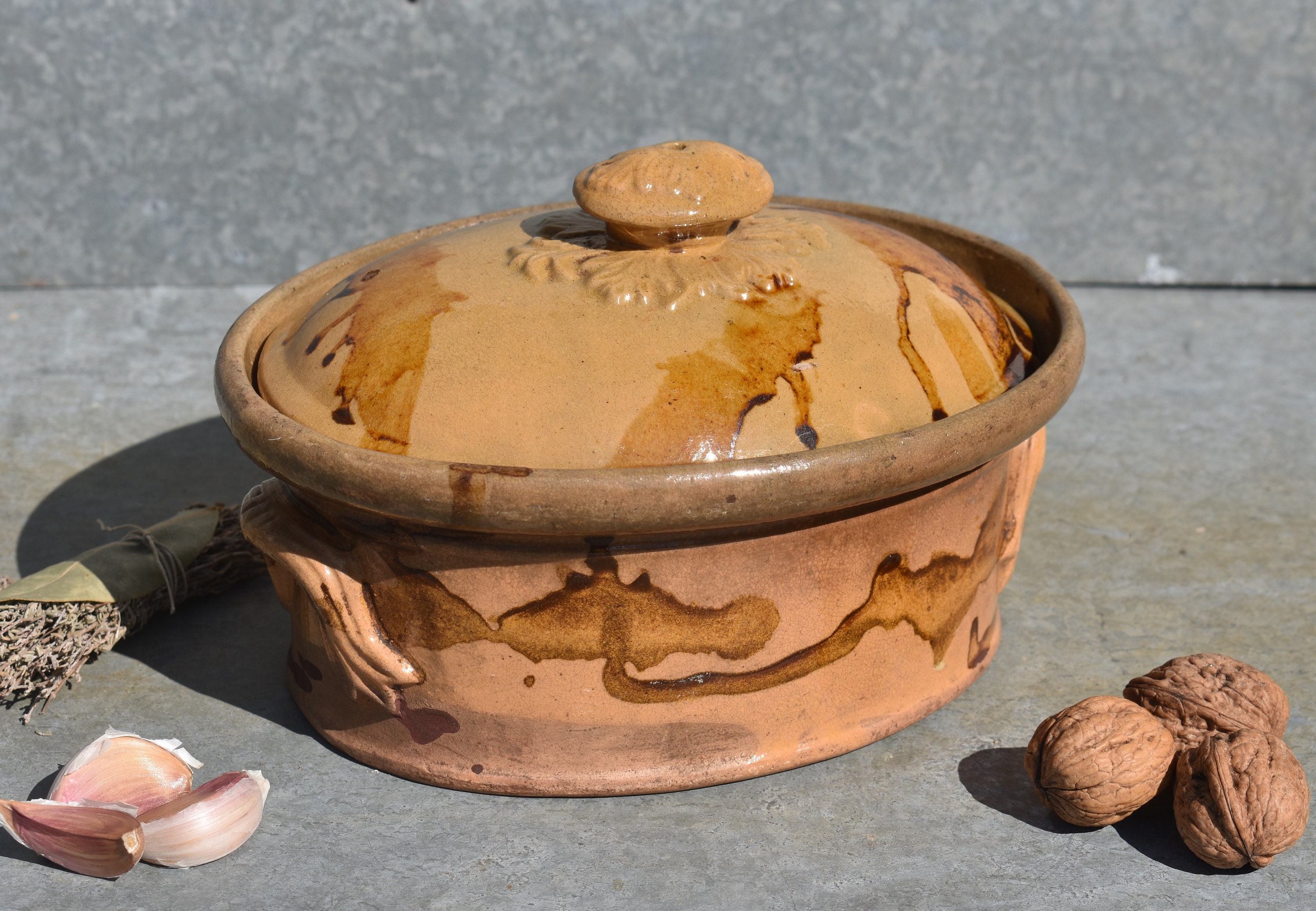 Terrine de Pâté Ovale Français Antique, Belle Faïence Traditionnelle Ocre Émaillée Terrine à Couverc