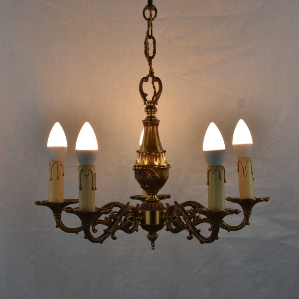 Lampadario francese in bronzo dorato più piccolo a 5 bracci, stile Luigi XV elegante lampadario barocco rococò 5 bronzo chiaro, lampadario dorato 5 luci del 1950