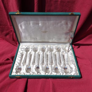 Antique French Silver Plate Gateau Fork Set, 12 Ornate Dessert Forks in Original H. Delrieu Foix Box, Circa 1900, Belle Epoque Silver Plate.