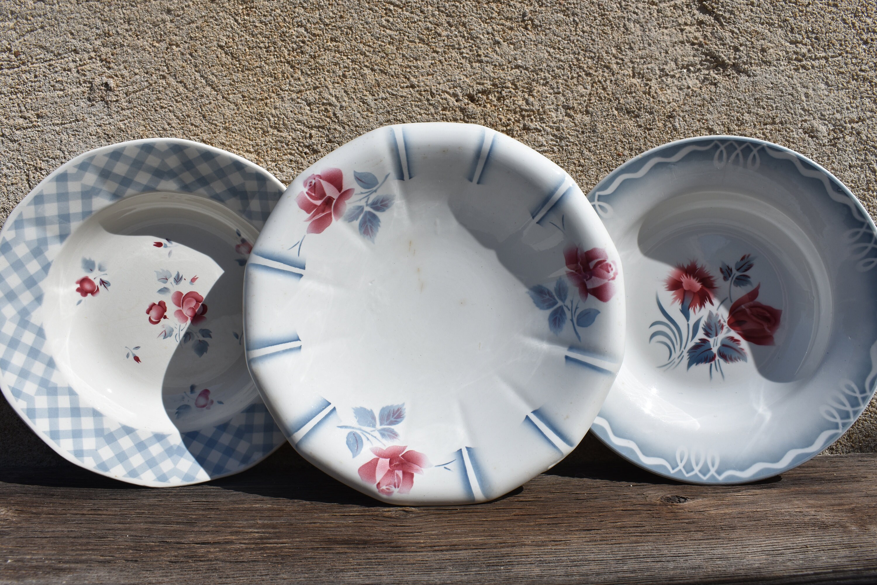 Ensemble de 3 Bols en Céramique Français Des Années 1930, Soupe Florale/Pâtes Art Déco Mal Assortis