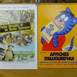 Para starych francuskich plakatów, oryginalne plakaty (nie reprodukcje), wystawa eksponatów z epoki Belle Epoch i sztuki plakatowej lat 90.
