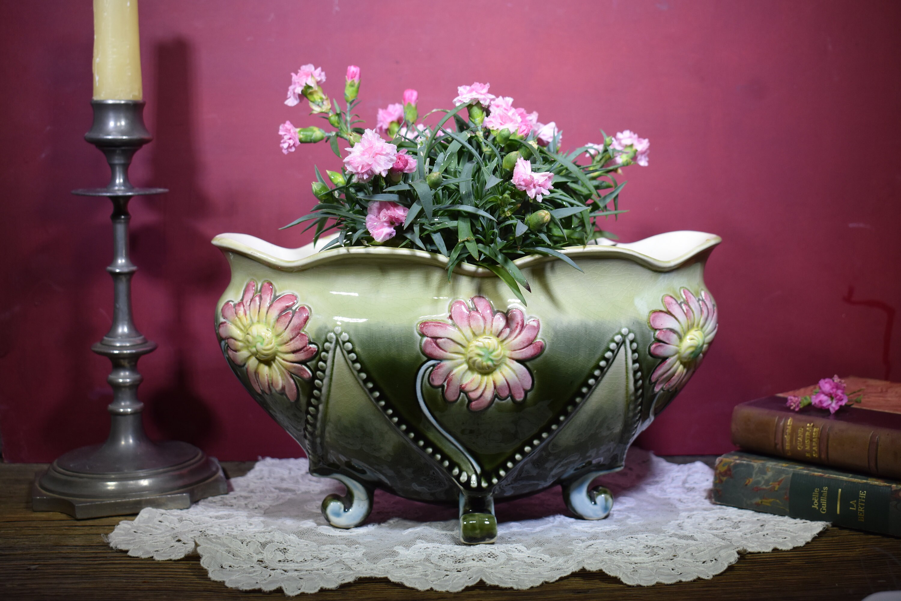 Années 1900 Français Majolica Jardinière, Une Élégante Jardinière d'intérieur en Céramique Art Nouve