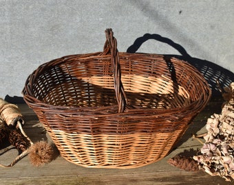 ナチュラルカラーの小さな楕円形のヴィンテージ籐バスケット - Etsy 日本