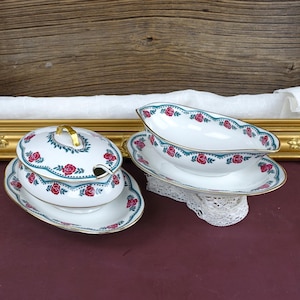 Duas molheiras de porcelana fina Alfred Lanternier, um ótimo par de molheiras de porcelana Limoges dos anos 1940/50, com lindos motivos de rosas e dourados.
