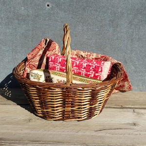Lovely Vintage French Wicker Basket, A Lovely Oval Handwoven Blonde & Dark Wicker Basket, Plaited Twisted Overhead Handle, Cute Smaller Size