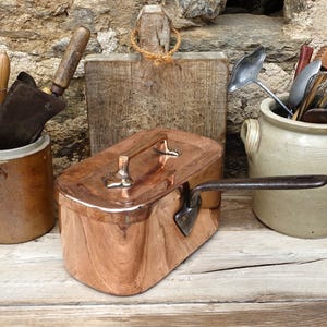 French Daubiere Topped Copper Cook Pan, Large Sized Copper Saucepan With Lid, Copper Pan With Good Tin Lining, Delightful Cast Iron Handle.
