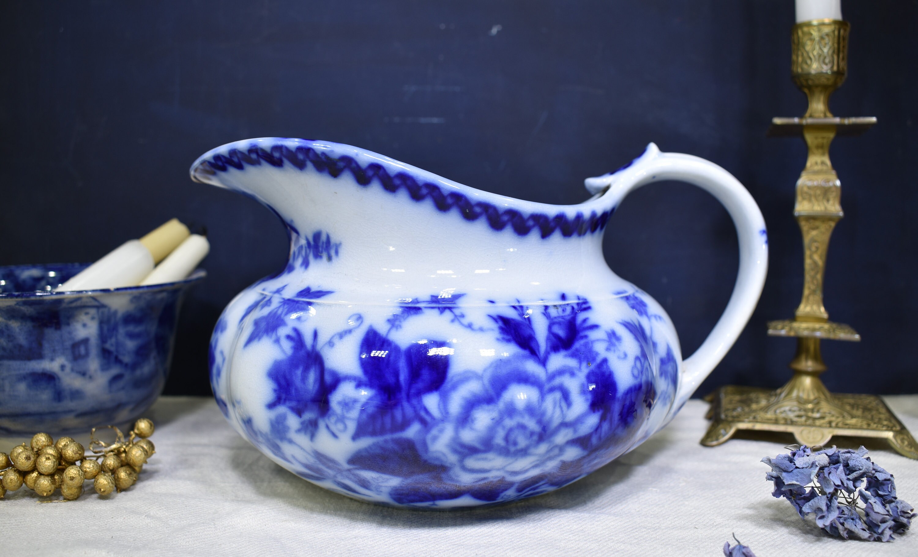 Années 1890 Français Pichet d'eau Ironstone, Sarreguemines Cobalt Blue Flow Floral Transferware - An