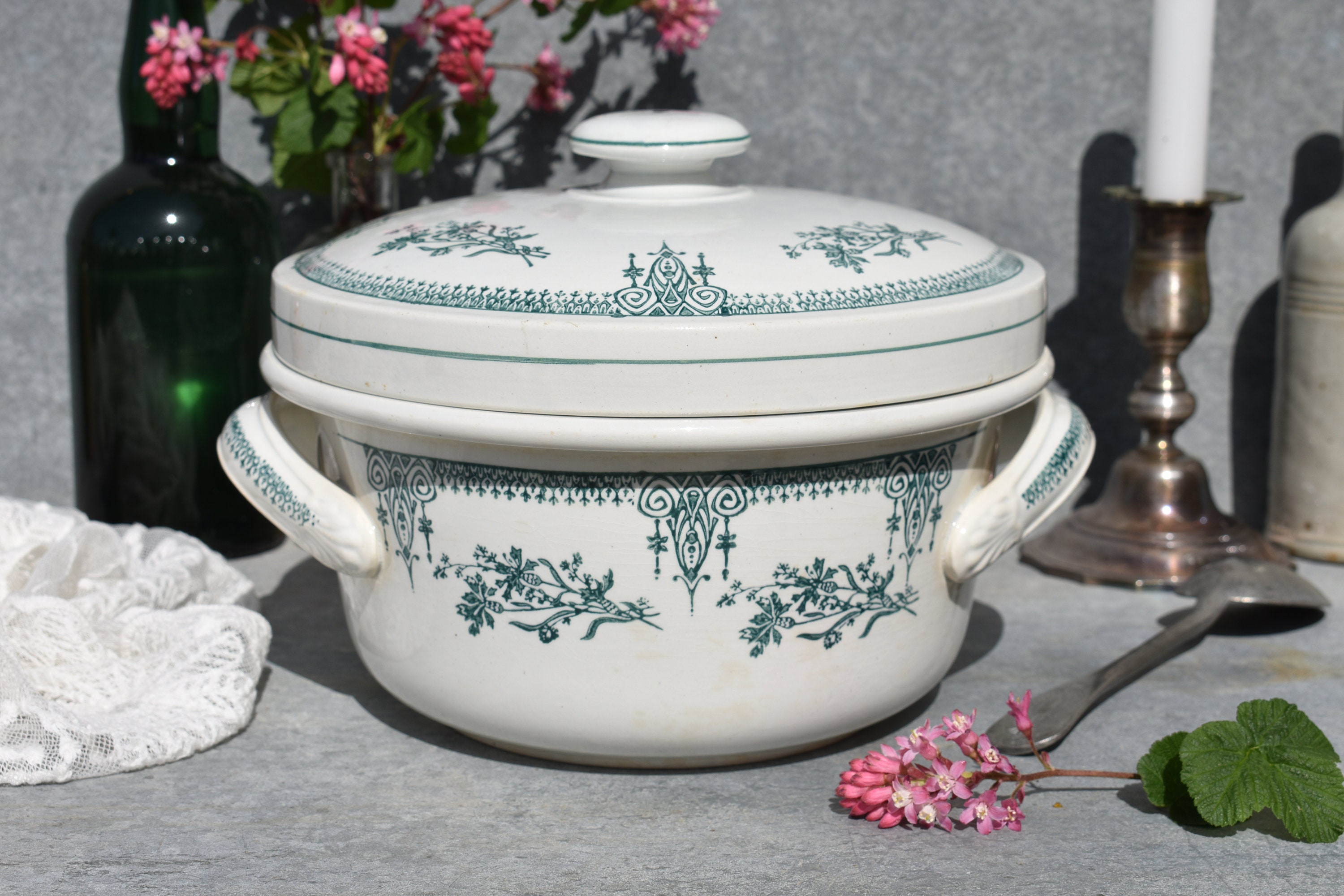 Années 1920 Français Ironstone Soup Tureen, Lovely St Amand White Tureen & Green Art Nouveau Floral 