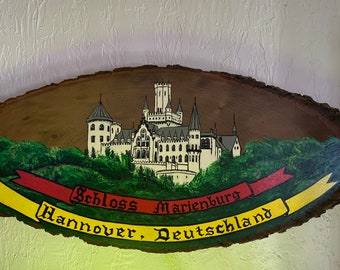 Deutsche Burgmauer behängt