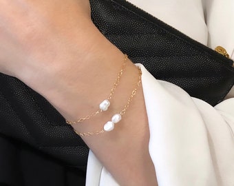 Delicate Pearl Bracelet,  Small Freshwater Pearl Bracelet, Minimal Everyday Bracelet, Bridesmaid Gift, Chain Bracelet, Stacking Bracelet