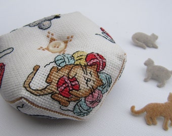 Cross Stitch Pattern Biscornu 'Cat and Mice', Digital Biscornu Pattern, PDF file, pincushion pattern