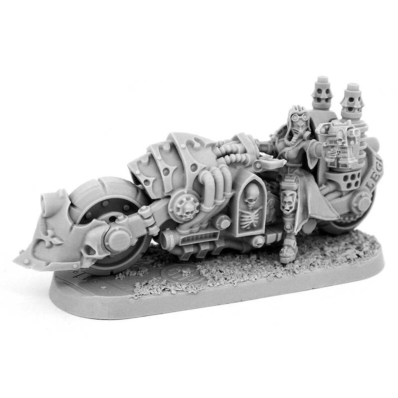 HERESY HUNTER Female Inquisitor with Deathcruiser Bike