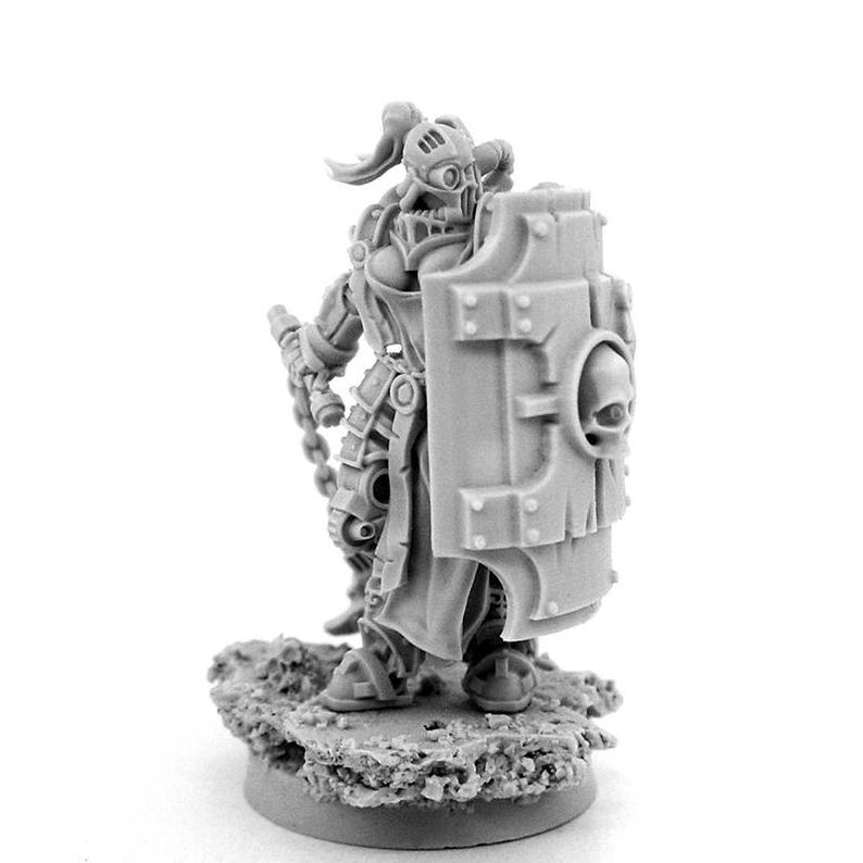 HERESY HUNTER Dominator with Flail and Shield