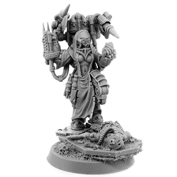 HERESY HUNTER DOMINATOR WITH FLAIL AND SHIELD HERESY HUNTER DOMINATOR WITH FLAIL AND SHIELD