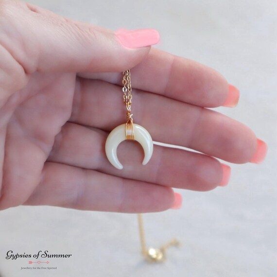 Collana con ciondolo a forma di corno in resina etnica Boho