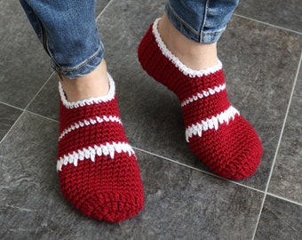 Christmas socks Christmas vibes Christmas slippers Crochet slippers Slipper socks Red and white socks Hand knit socks House slippers woman