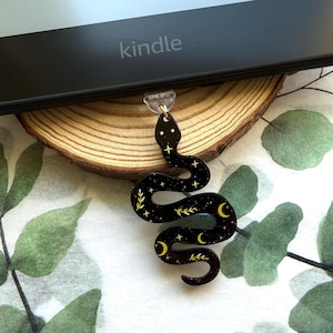Snake dust plug Kindle accessories Dust plug charm Kindle charm Bookstagram Phone charm Book club gifts Gifts for readers Booktok