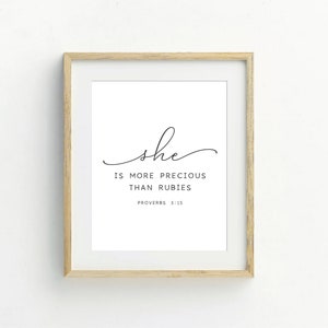 Sprüche 3:15 Print, druckbare Wandkunst, digitaler Download, Bibel-Vers-Poster, christlicher Kindergarten, She is More Precious than Rubies Poster