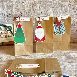 Calendario dell’Avvento 24 pezzi buste carta kraft con tag di natale sagomati stampati