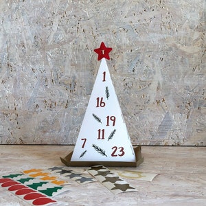 Calendario dell'Avvento in carta da montare con adesivi