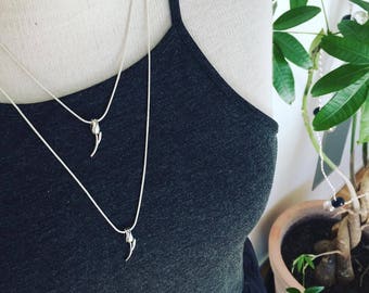 Lange Länge Tulpe Kette in Antik Silber
