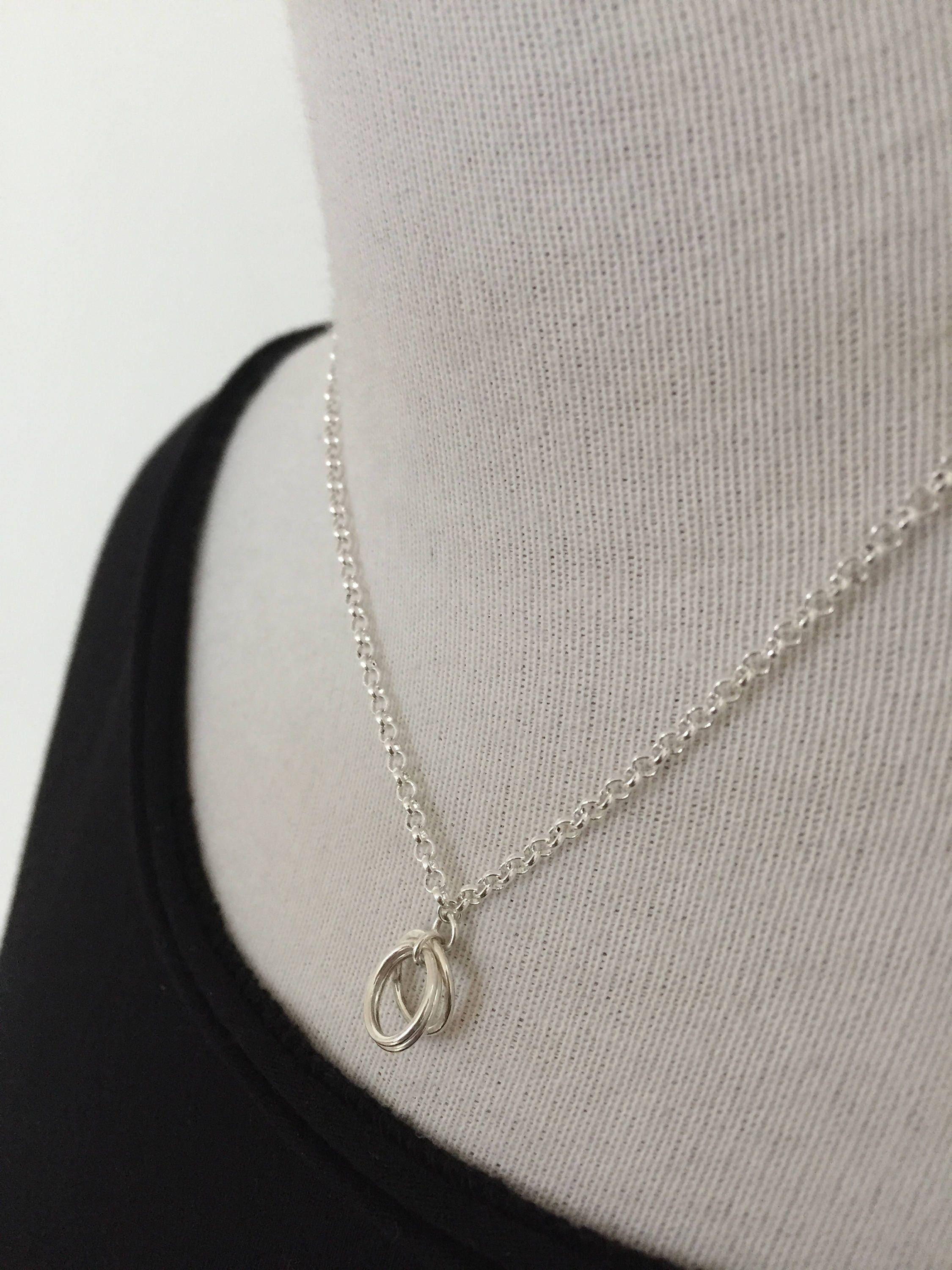 ネックレス・ペンダント Petite Ring Pendant Silver Necklace Sterling Silver Mini Ring Pendant | Textured Open Ring