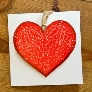 Rode hulsthart kerstkaart EN hangende decoratie