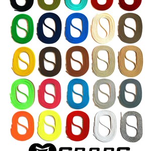 Op de afbeelding: Een verzameling kleurrijke veters in verschillende tinten, waaronder zwart, groen, blauw, rood en geel. De veters zijn gerangschikt in een rasterpatroon tegen een witte achtergrond. Het logo "SNORS SHOEFRIENDS" staat onderaan.