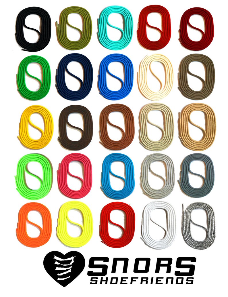 Op de afbeelding: Een verzameling kleurrijke veters in verschillende tinten, waaronder zwart, groen, blauw, rood en geel. De veters zijn gerangschikt in een rasterpatroon tegen een witte achtergrond. Het logo "SNORS SHOEFRIENDS" staat onderaan.