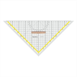Puede incluir: Una regla triangular de plástico transparente con una cuadrícula y un transportador. La regla tiene marcas amarillas y el texto "liquidraw Art # PSS" impreso en ella.