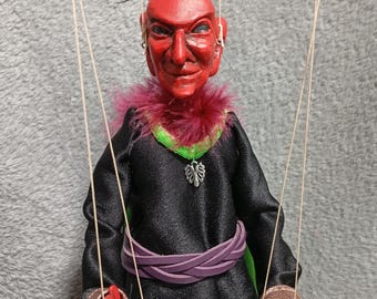 Tamash il demone Apache, una marionetta manipolabile.