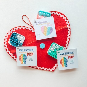 Classroom Valentines, Pop It Valentine, Kids Valentines Printables, Be My Valentine, Pop It Party, Fidget Party