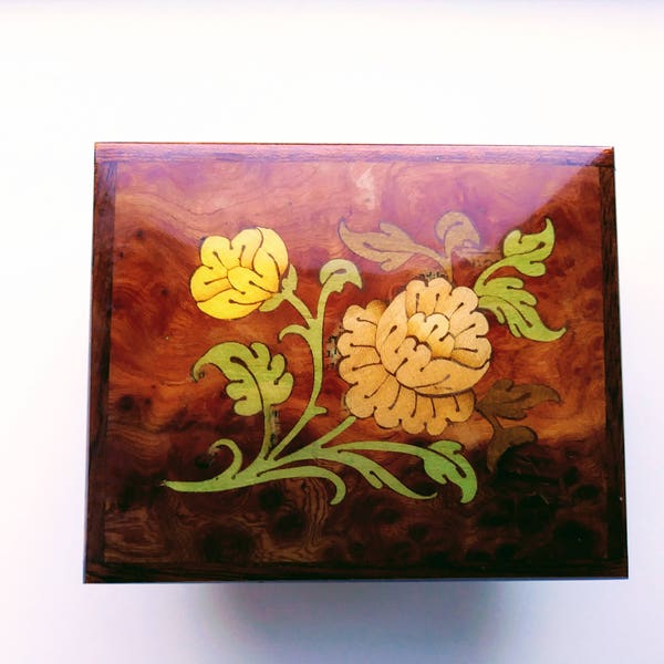 Vintage Italian Sorrento Floral Inlaid Wood Music Box /18 Note/Mother’s Day/