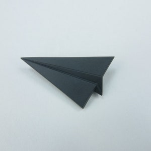 SPILLA AEREO IN PORCELLANA /Spilla aereo di carta/Origami in porcellana/Spilla origami/Spilla origami/Spilla in porcellana/Origami giapponese/Aereo origami/