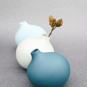 PORCELAIN DESIGN VASE/Round vase navy/ White vase imo/Porcelain flower holder/Round shape vase/ Easter decoration/ Easter tablesetting decor image 2