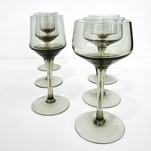 Vintage Smoky Grey Likör Gläser Set - 1970er Jahre Mid-Century Modern Barware mit gemischten Formen