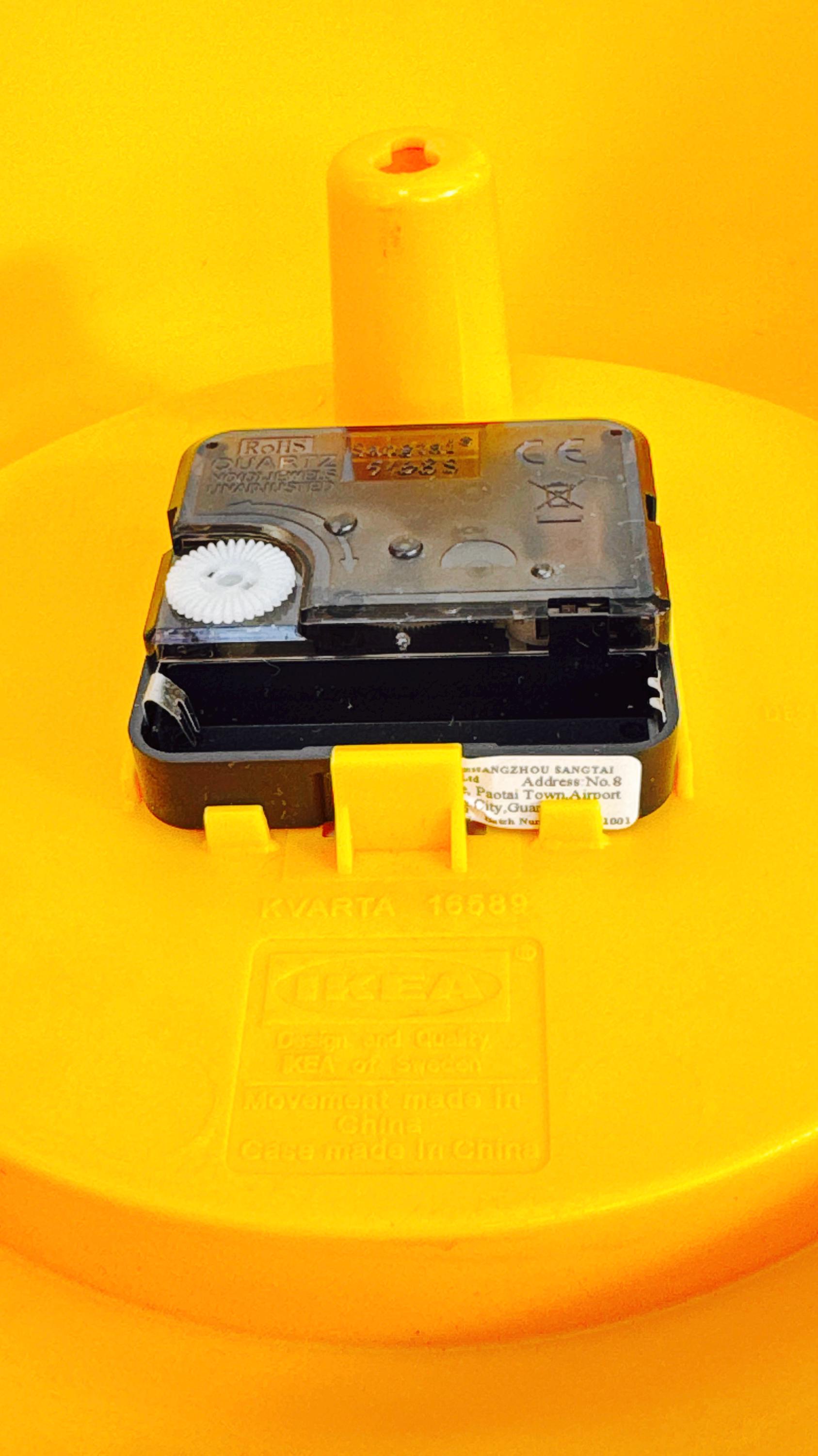 ヴィンテージ IKEA KVARTA 掛け時計 – 80 年代のポストモダンな