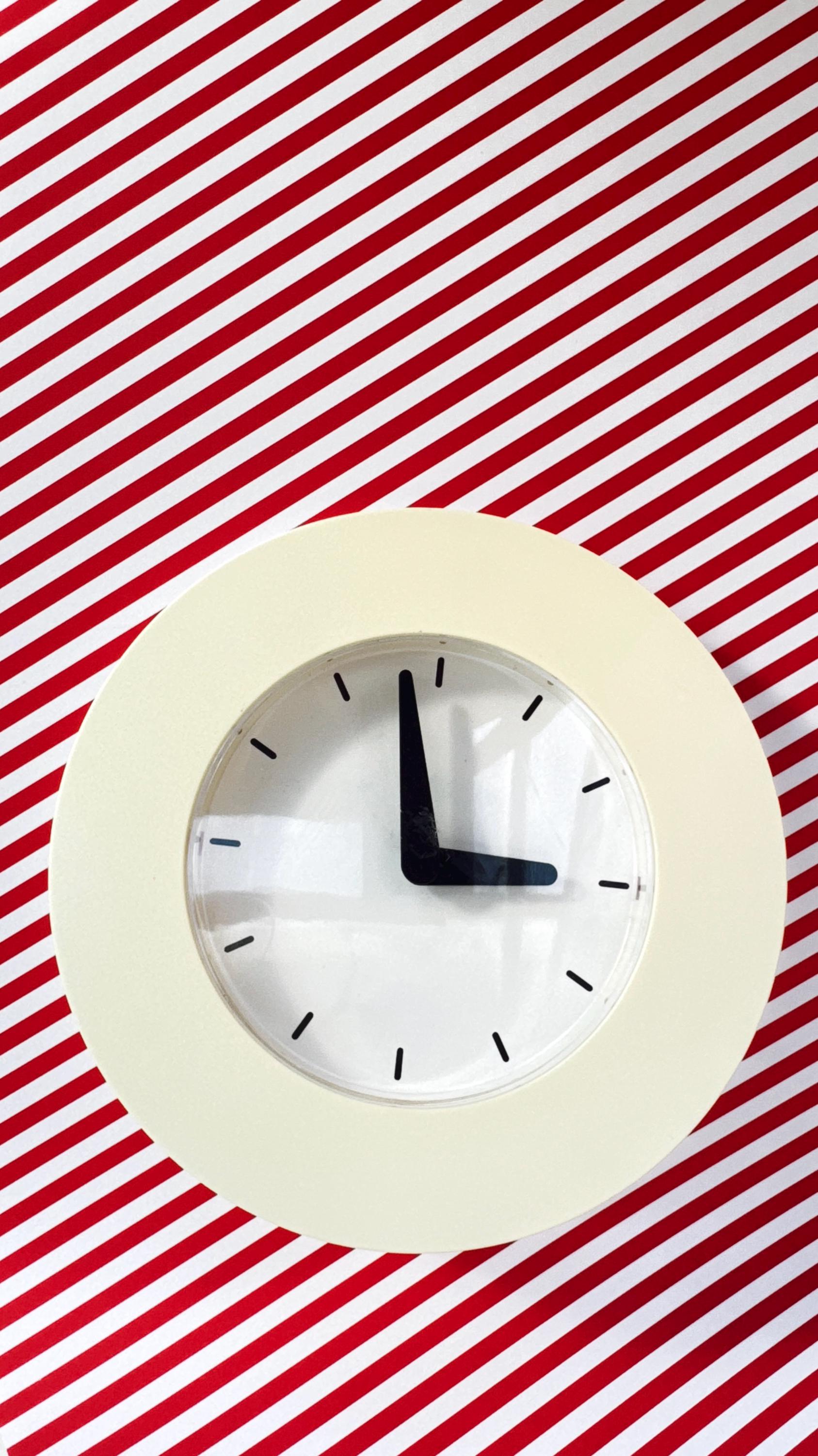 ヴィンテージ IKEA KVARTA 掛け時計 – 80 年代のポストモダンな