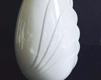 Jarrón vintage de porcelana Seltmann Weiden serie Helena: elegante diseño en espiral