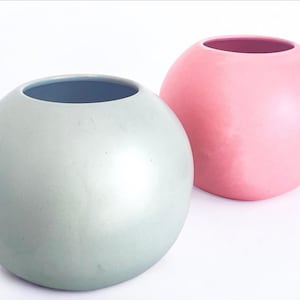ASA Selection Round Vase – Sculptural Memphis Design in Pastel Pink or Green