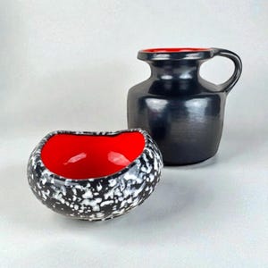 Ensemble de poterie vintage hongroise noire et rouge – Design Mid-Century unique