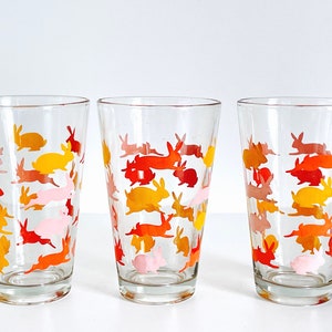 Vintage Bunny Glass Tumbler Set – 3-Piece Colorful Rabbit Print Glasses – 1970s Easter Tableware – Retro Juice Glasses