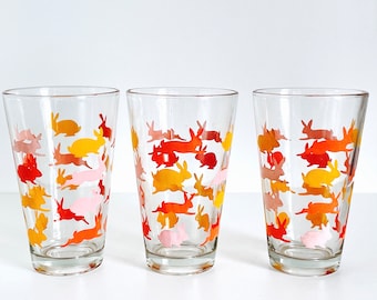 Vintage Bunny Glass Tumbler Set: 1970s Retro Easter Decor