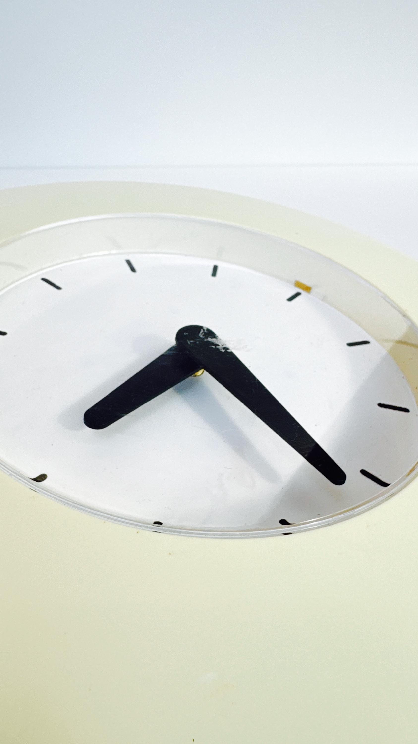 ヴィンテージ IKEA KVARTA 掛け時計 – 80 年代のポストモダンな