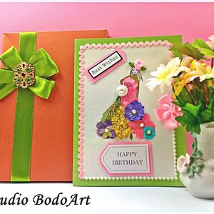Cartão de aniversário de luxo. Cartão com laço. Cartão com broche. Cartão de aniversário da esposa. Cartão estampado em cera. Cartão de aniversário exclusivo. Cartão em caixa.